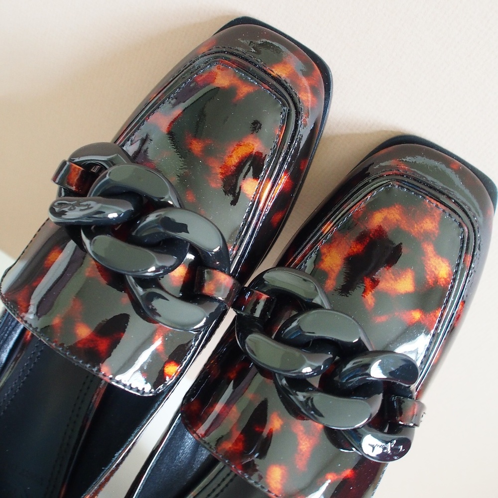 Tory Burch Tortoise Chain Bit Pump - S: 7.5